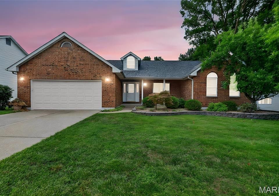 1st image of 218 Pond Hollow Dr