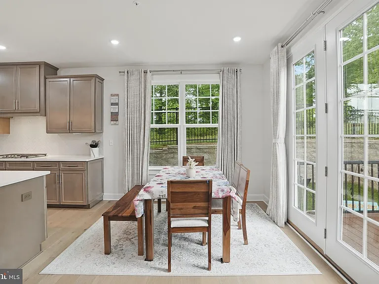 411 W Ponds Edge Dr — Photo 13