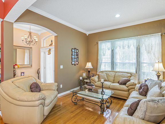 4th image of 370 Hollygate Ln