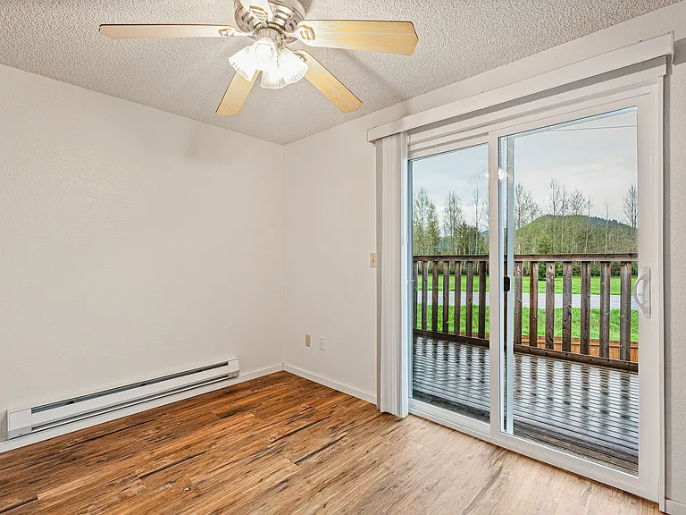 653 Myrtine St #A — Photo 9