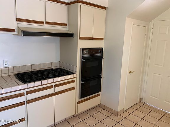 5th image of 22256 Wyandotte St