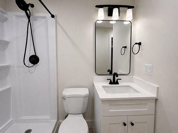 5th image of 2510 Scott St #2