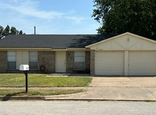 6032 Robin Dr, Watauga, TX 76148
