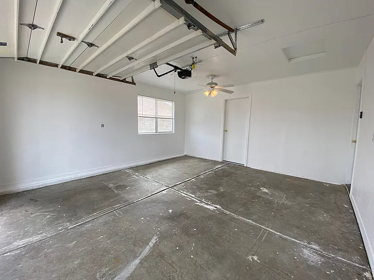 6582 W Hershey Way — Photo 32