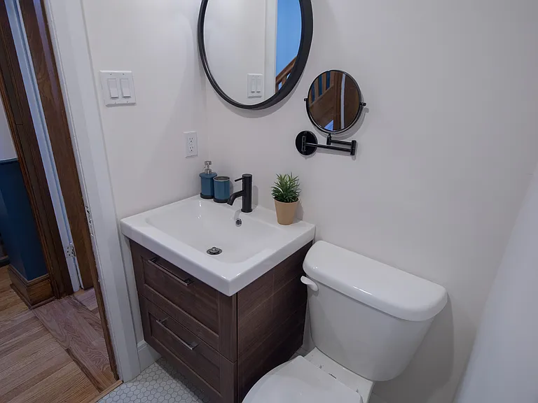 856 Bronson Ave — Photo 10