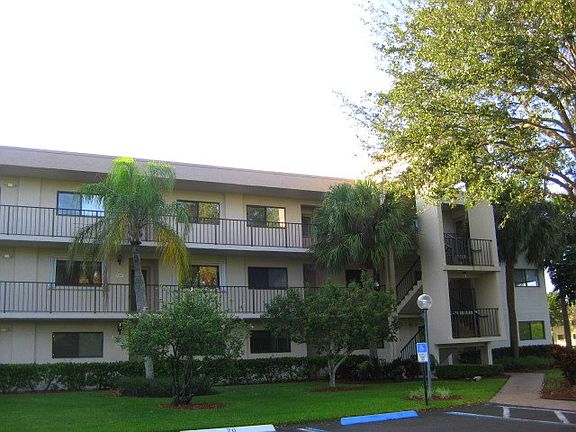2nd image of 15461 Pembridge Dr APT 313