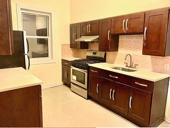 Kitchen w/ stainless Steel appliances