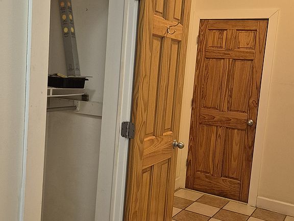 3rd image of 141 Mountain Shadows Dr