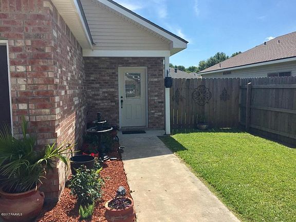 3rd image of 207 Bottle Brush Ln