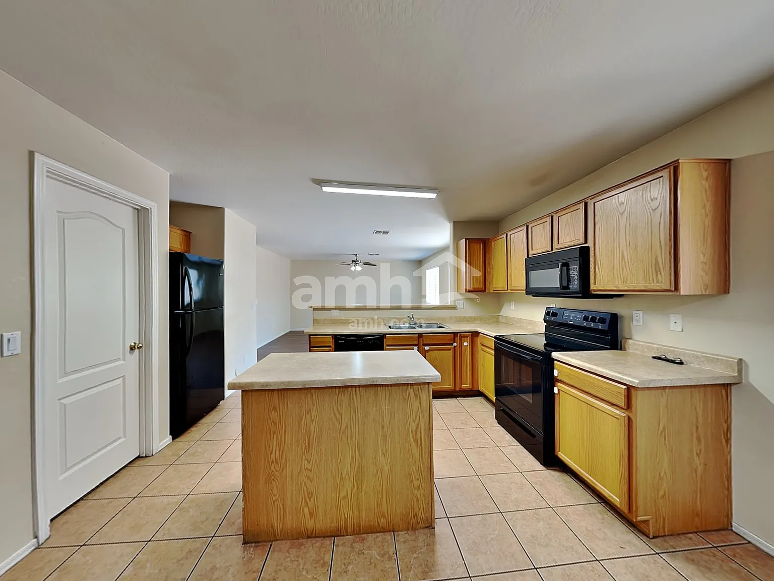 3 bed, 2.5 bath, 2145 sqft, $2,170 — Photo 3