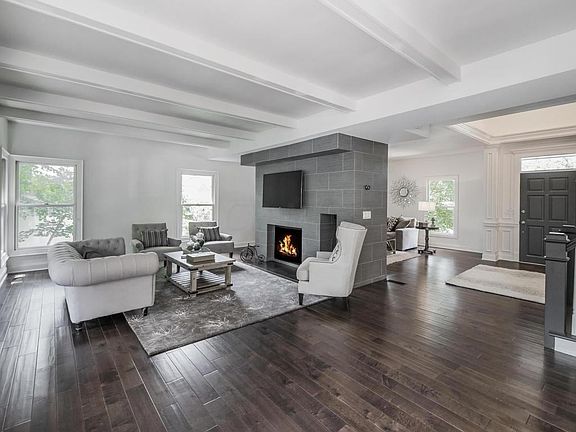 4th image of 285 Eastchester Ct