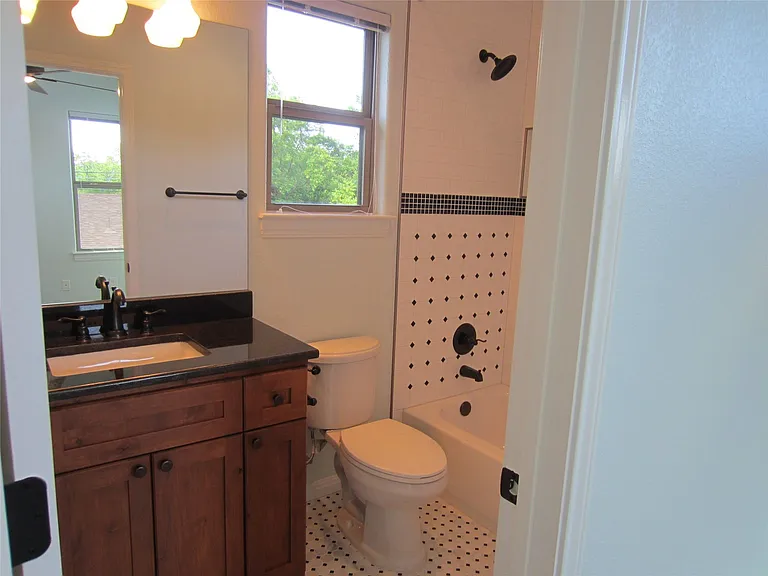 5305 Duval St #A — Photo 27