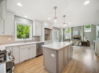 9009 Victoria Dr, Eden Prairie, MN 55347