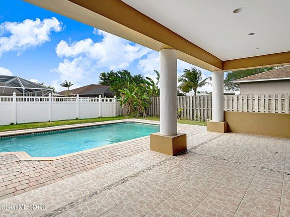 5th image of 772 Del Mar Cir