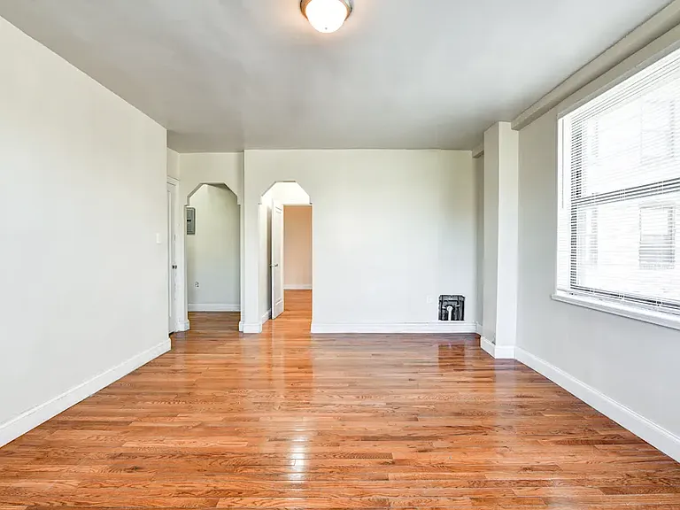 Waylin Manor Apartments — Photo 9