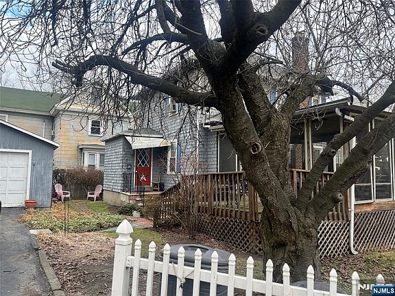 3rd image of 1332 River Rd