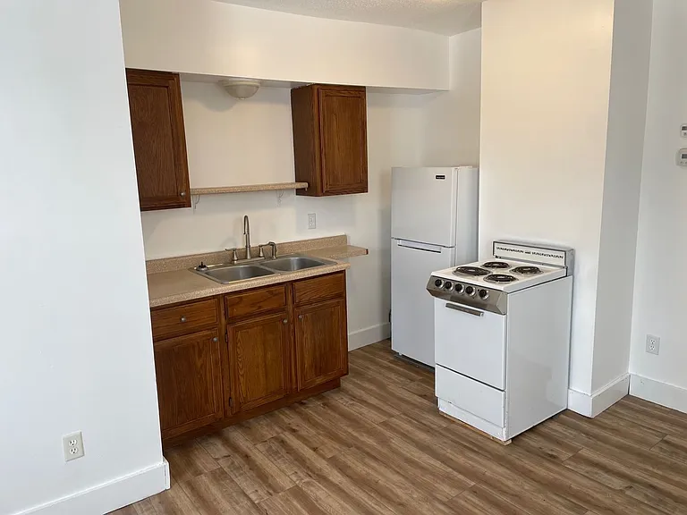 608 Norwood St — Photo 15