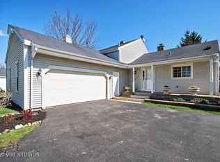 427 Newport Dr, Naperville, IL 60565