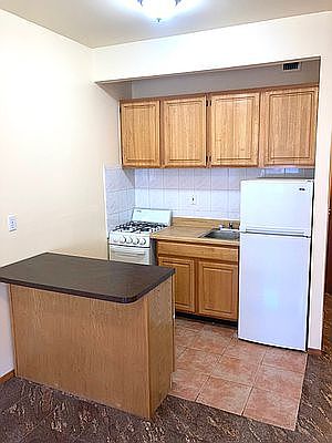 1st image of 158 E 107th St #2