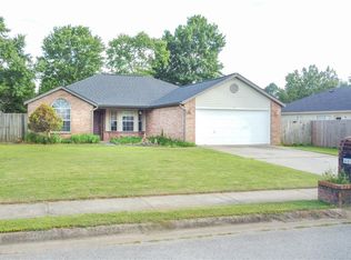 405 Robin Hood Ct, Springdale, AR 72764