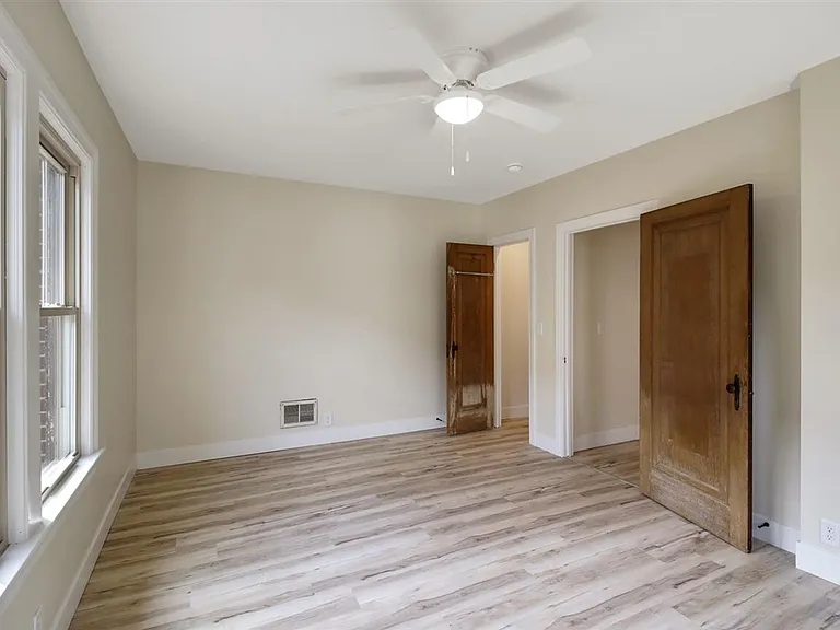 713 W Green St — Photo 15