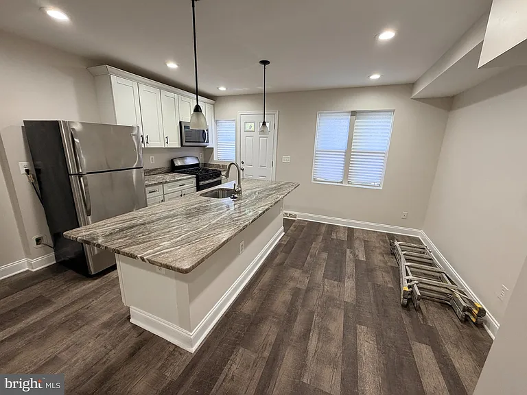 607 Cheraton Rd — Photo 5