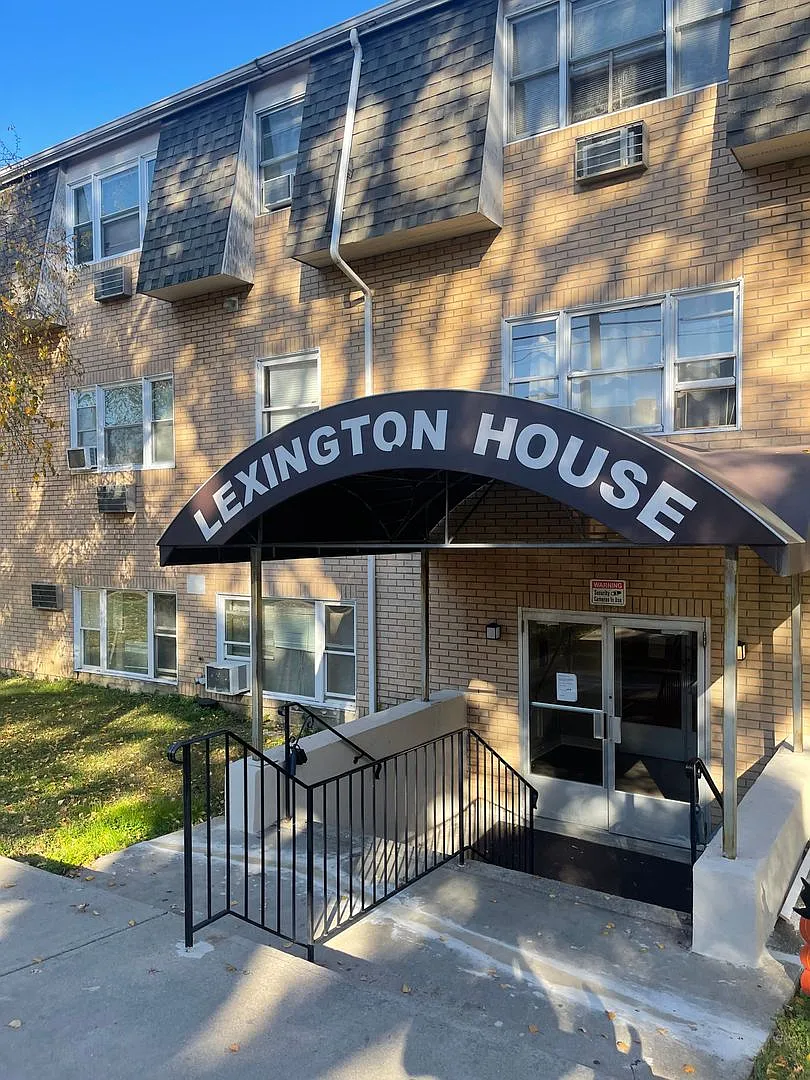 North - End 3 Bedroom, 1 Bath 3rd Floor Condo Unit — Photo 1