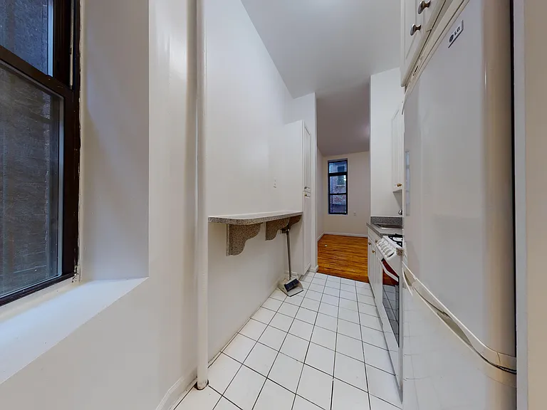 711 2nd Ave #1E — Photo 9