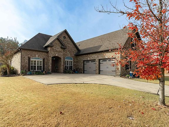 3rd image of 305 River Oaks Cir