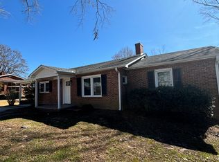 806 E Rutherford St, Landrum, SC 29356