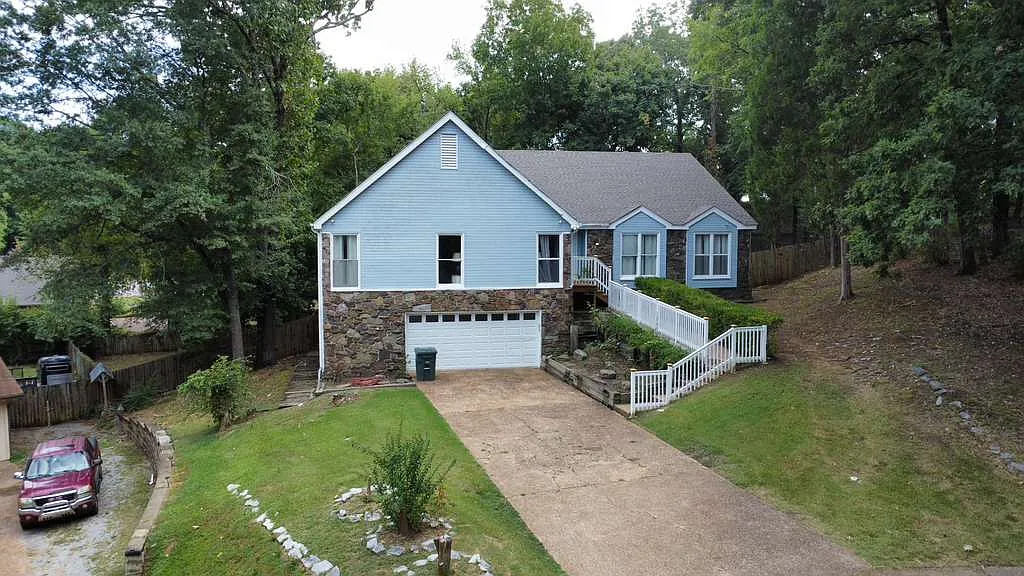 4 bed, 3200 sqft, $5,495 — Photo 2