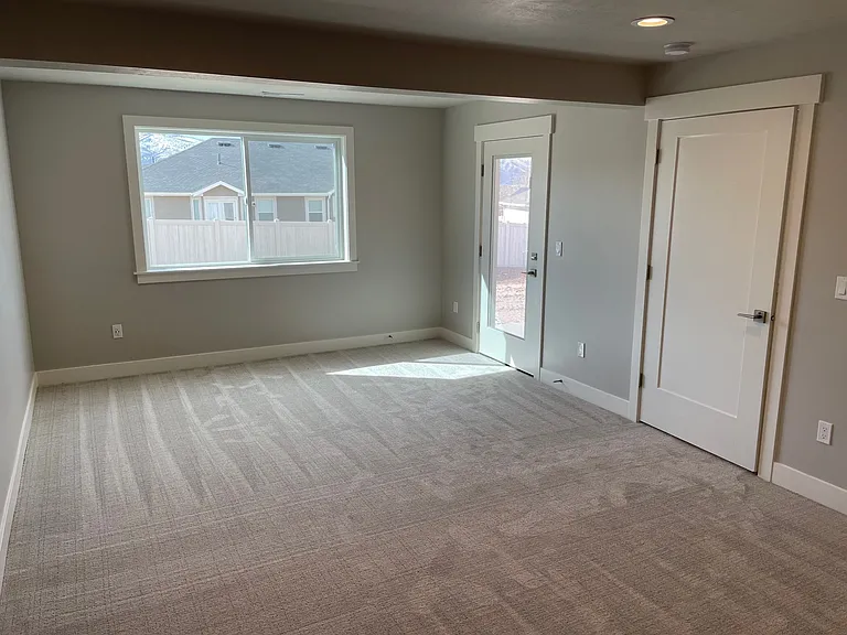 1354 E 670 N — Photo 17