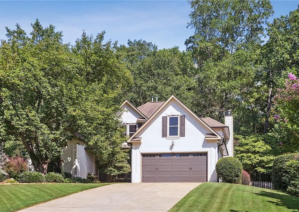 1st image of 913 Chesterfield Pl NW