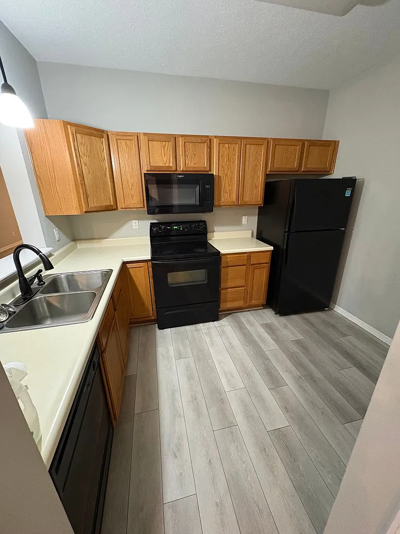 Nice Three Bedroom Home Located near 56th Street and Guion Rd — Photo 3