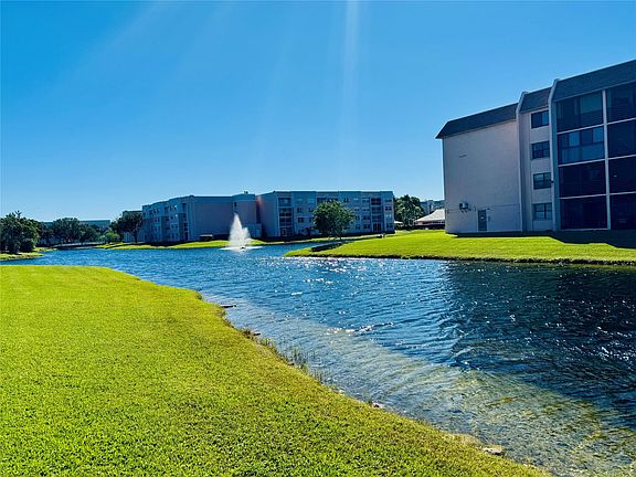 5th image of 10130 Sunrise Lakes Boulevard #301