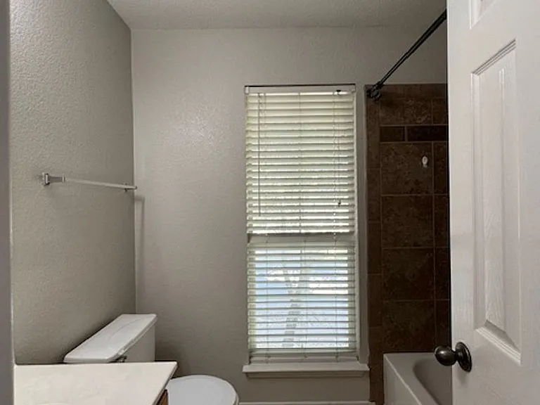5157 Hartson — Photo 23