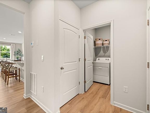 5th image of 107 Babcock Dr