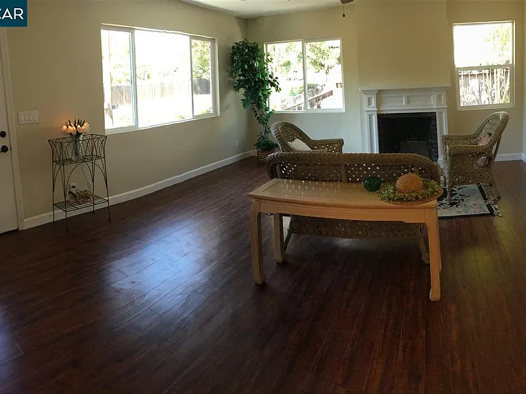 1448 Rosal Ln — Photo 3