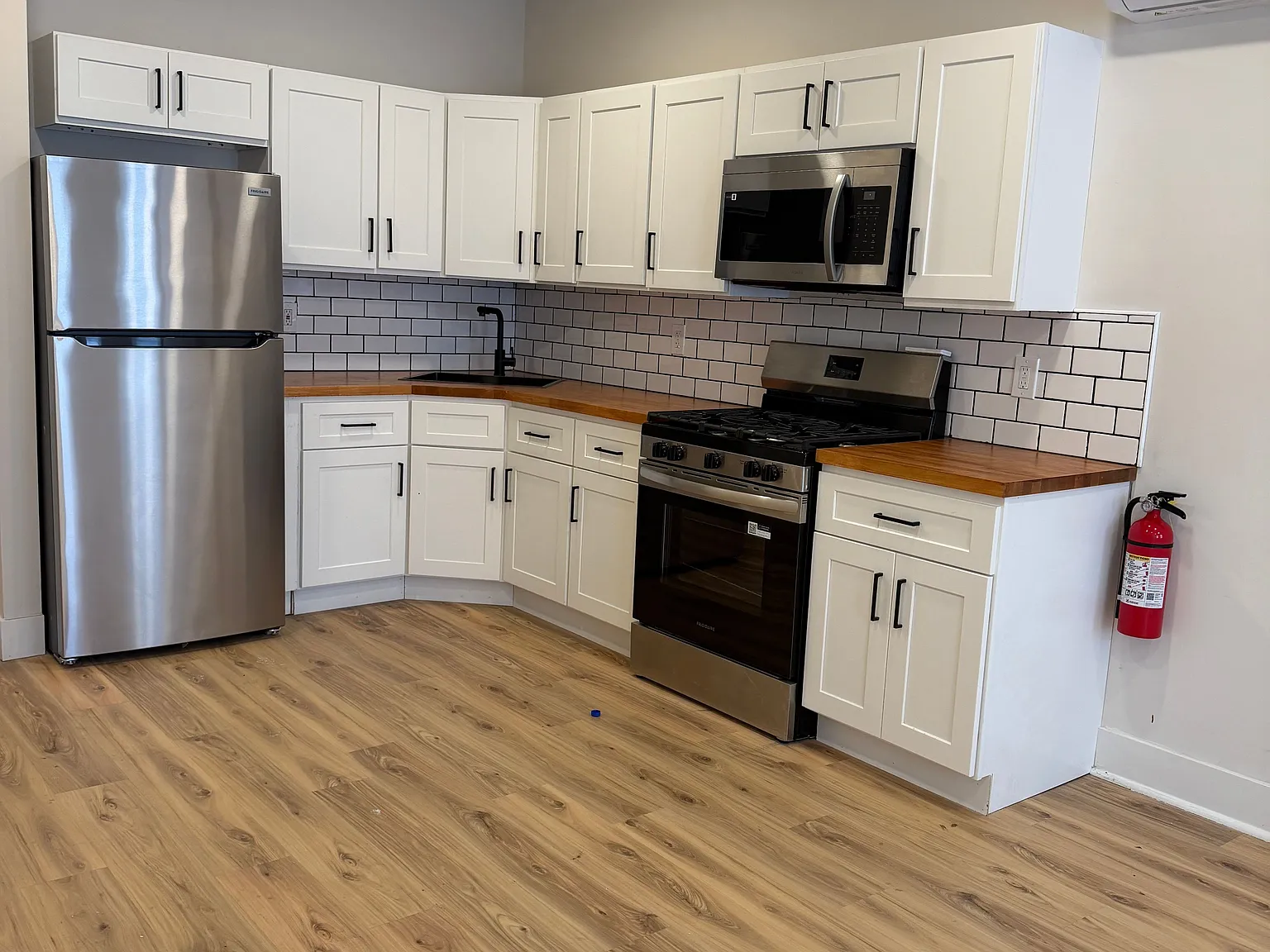 1 bed, 1.0 bath, 900 sqft, $1,600 — Photo 4