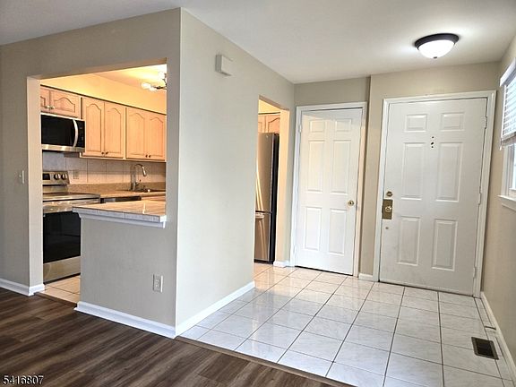 3rd image of 49 Alexandria Way