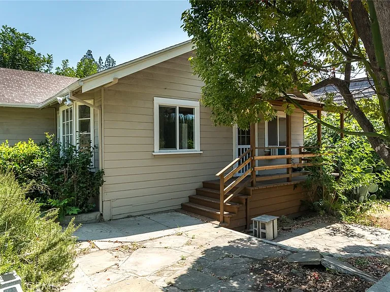 316 W Kenneth Rd — Photo 1