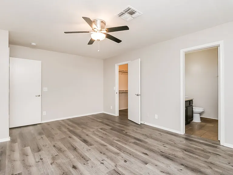 1042 S Canal Dr — Photo 12