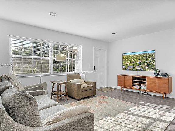 5th image of 6013 SW 62nd Ave