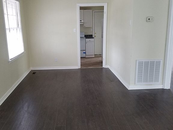 4th image of 2528 Linden Ave