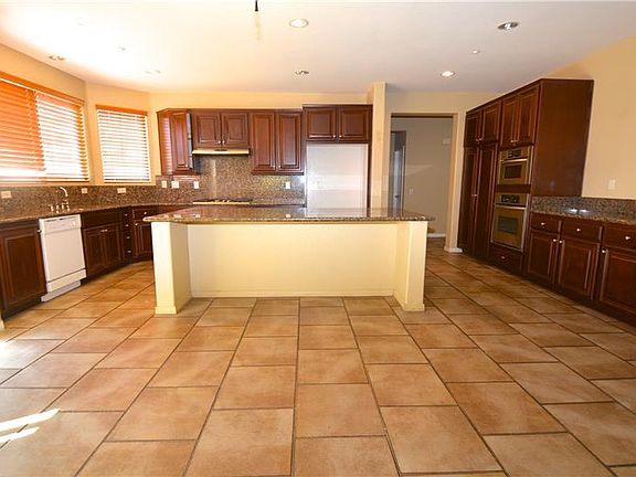 5th image of 5552 Pine Leaf Ave