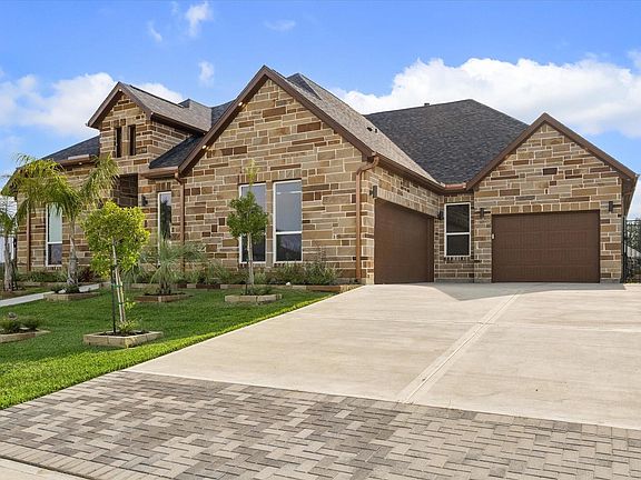 3rd image of 606 Appia Dr