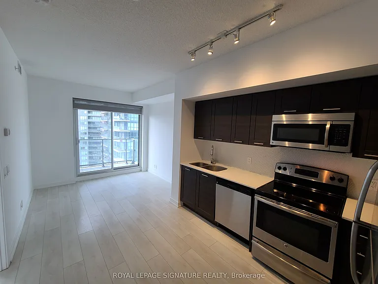 2220 Lake Shore Blvd W #3203 — Photo 2
