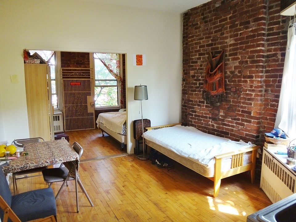 2nd image of 77 Perry St APT 4D