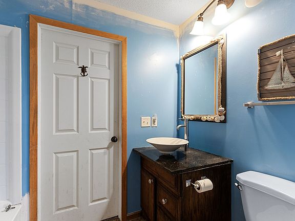 5th image of 2644 Alamo Cir NE
