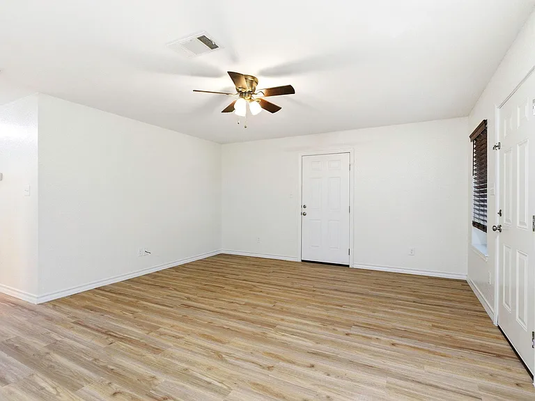 823 N Commerce St #A — Photo 13
